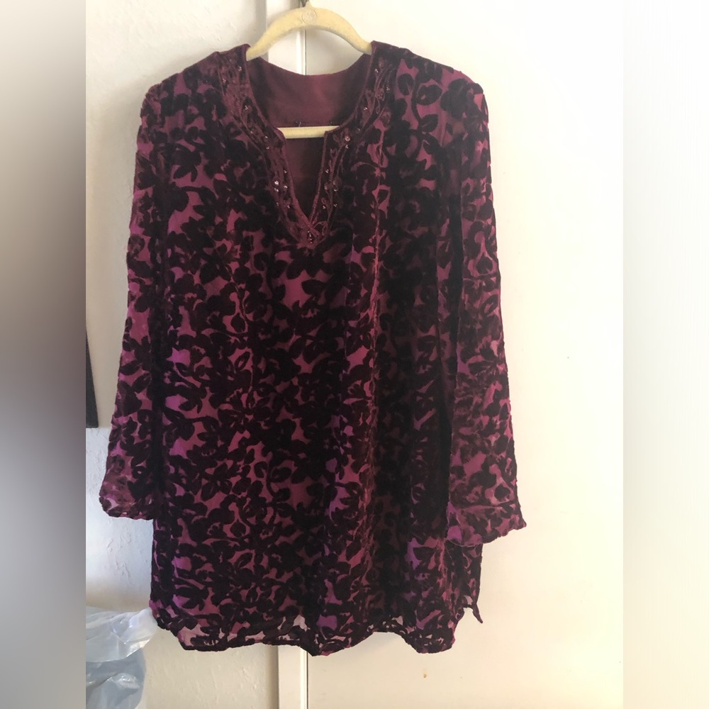 Temporarily misplaced-Raspberry Floral Burnt Velvet Tunic- 958 $30 or $25w/offer